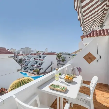 Golden Sun Penthouse Floritas 公寓