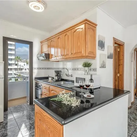 Golden Sun Penthouse Floritas 公寓